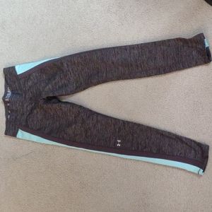 Women's Under Armour Fleece lined leggings. Size Medium. EUC